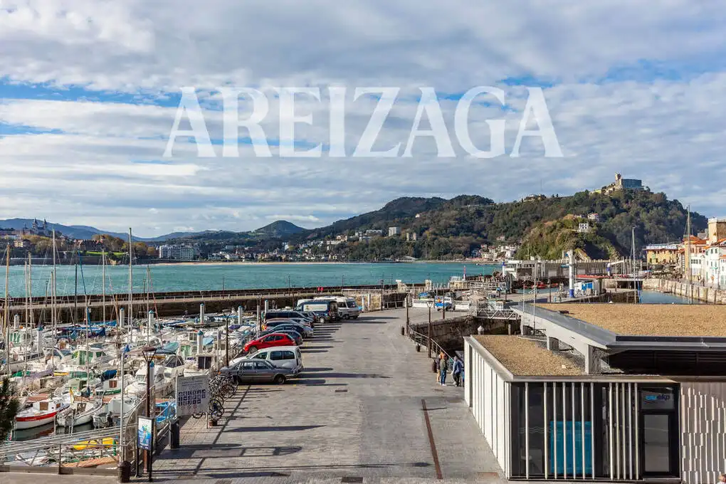 Vista exterior de Pis en venda en Donostia - San Sebastián  amb Calefacció