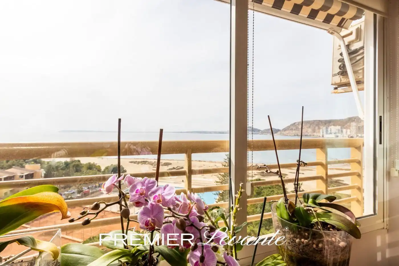 Habitación de Piso en venta en Alicante / Alacant con Aire acondicionado, Calefacción y Jardín privado