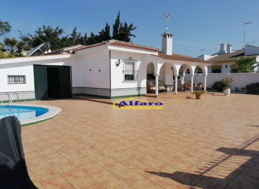Chalet con piscina en venta en Matalascañas