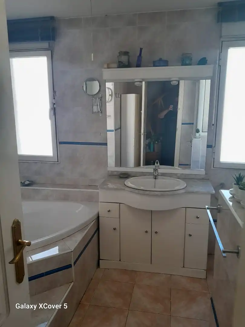 Baño de Casa adosada en venta en Granada con Aire acondicionado, Calefacción y Terraza