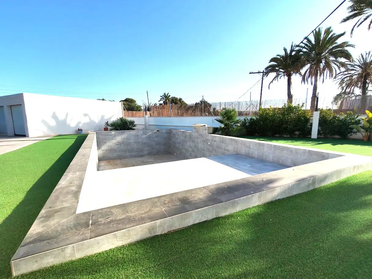 Piscina de Casa o chalet en venta en Elche / Elx con Aire acondicionado, Calefacción y Jardín privado