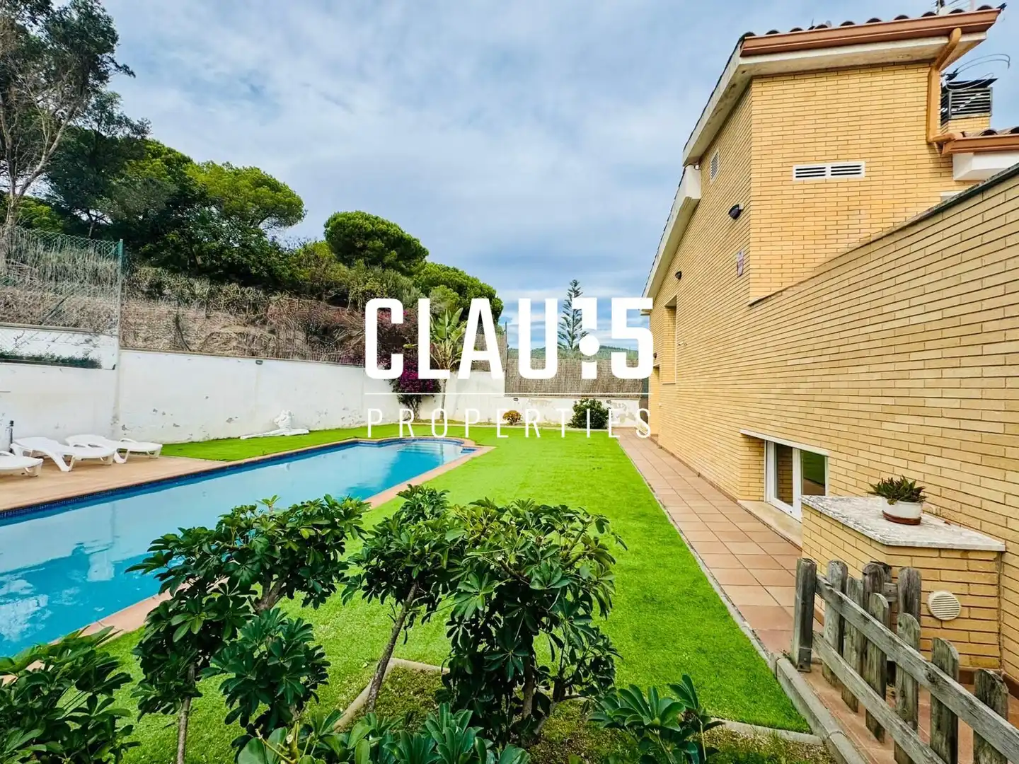 Vista exterior de Casa o chalet en venta en Canet de Mar con Jardín privado, Terraza y Piscina