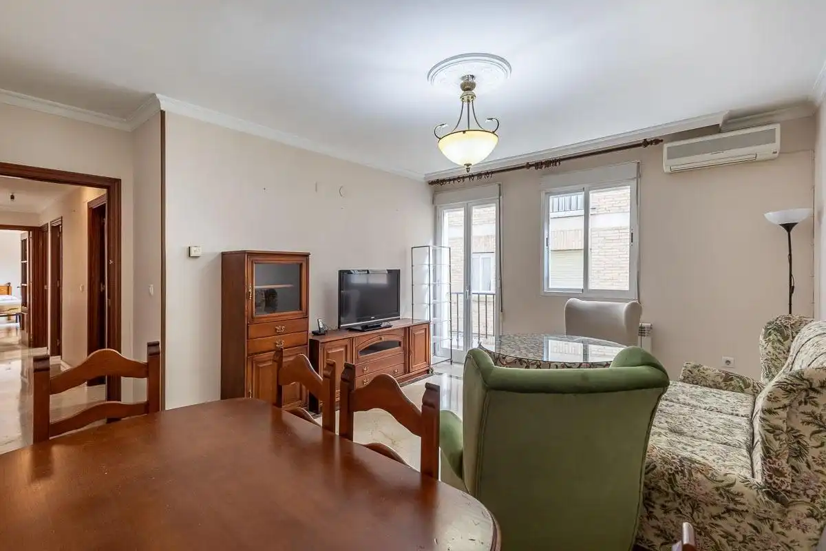 Wohnzimmer von Wohnung zur Miete in Granada mit Heizung und Balkon
