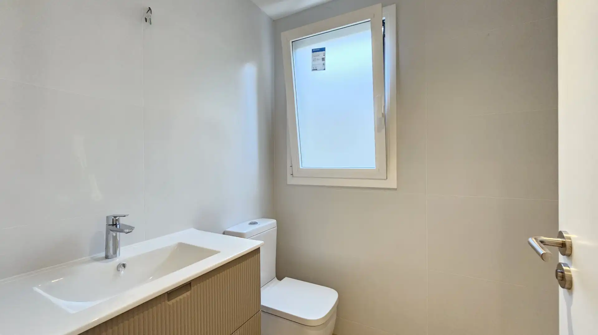 Badezimmer von Büro zur Miete in Barcelona mit Klimaanlage, Heizung und Internet