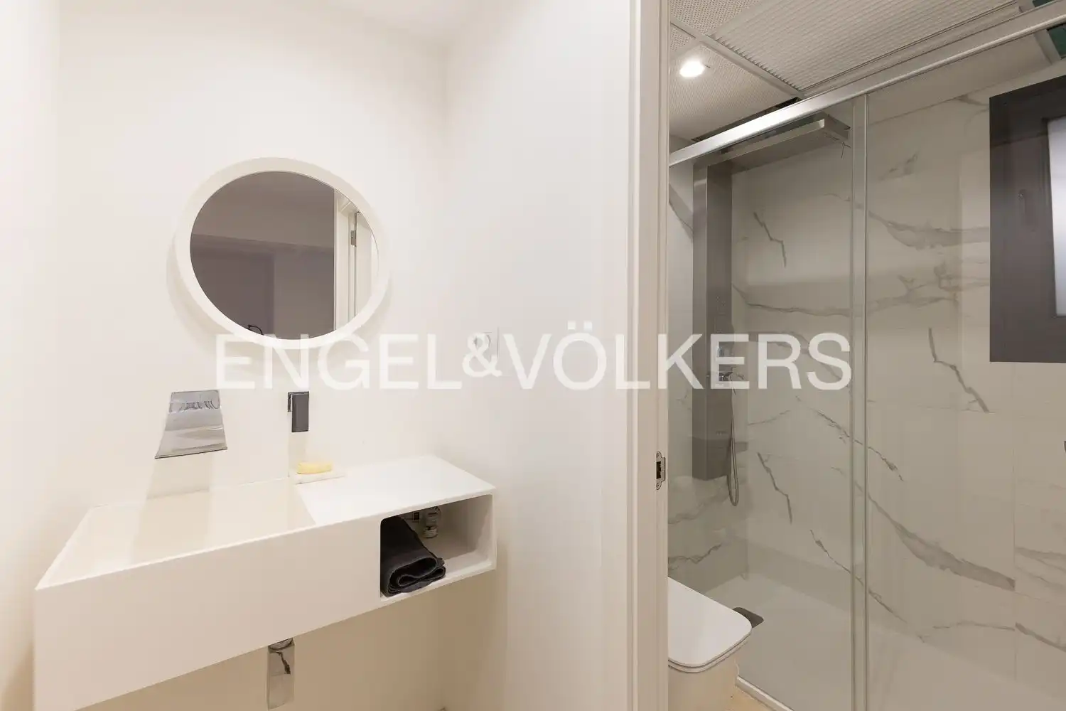 Bathroom of Flat for rent in Valencia  with Air Conditioner, Heating and Terrace