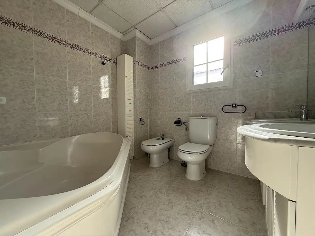 Baño de Piso en venta en Mislata con Aire acondicionado, Calefacción y Balcón