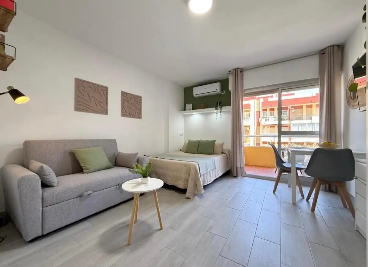Bedroom of Flat for rent in Parque de la Paloma