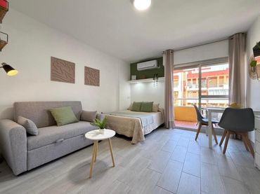 Flat with pool to rent in Avenida Gamonal 4