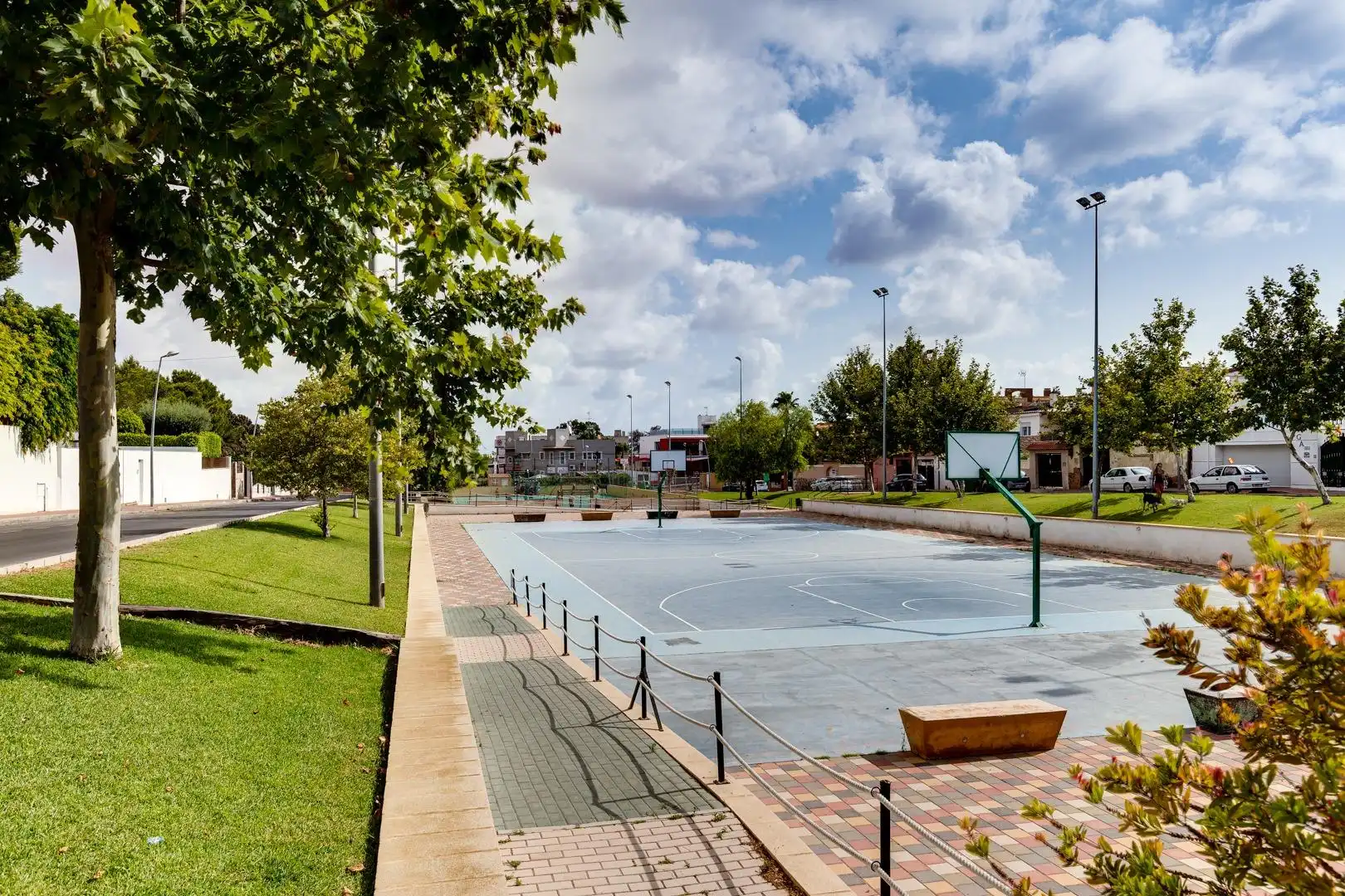 Vista exterior de Casa o xalet en venda en Torrevieja amb Jardí privat, Terrassa i Moblat