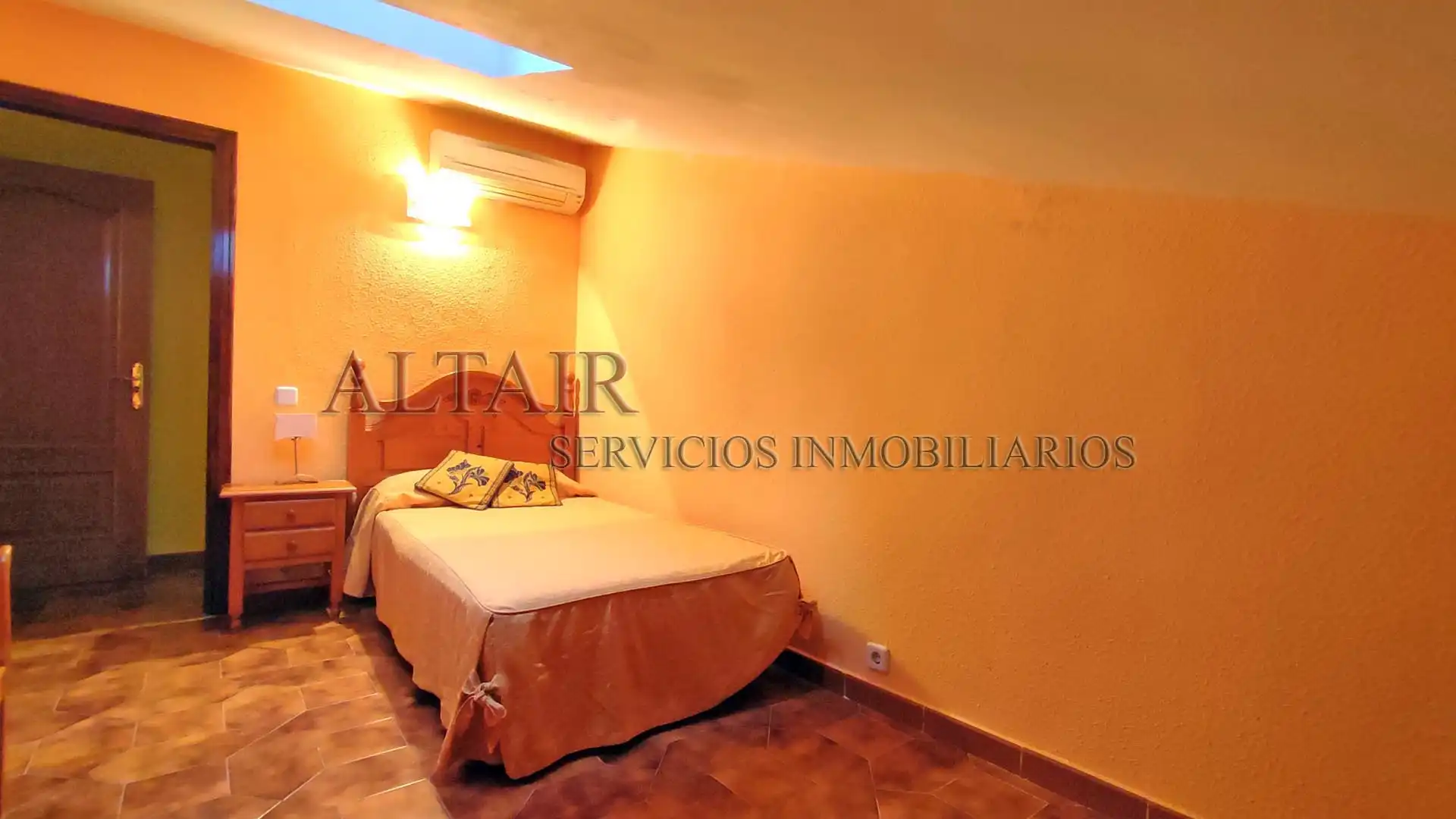 Habitación de Ático en venta en Navaluenga con Aire acondicionado, Calefacción y Terraza