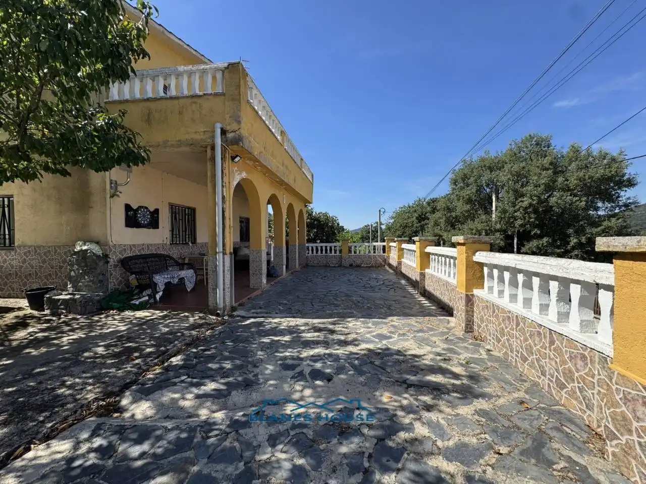 Casa con piscina en venta en Avenida Argimont 0, imagen 2