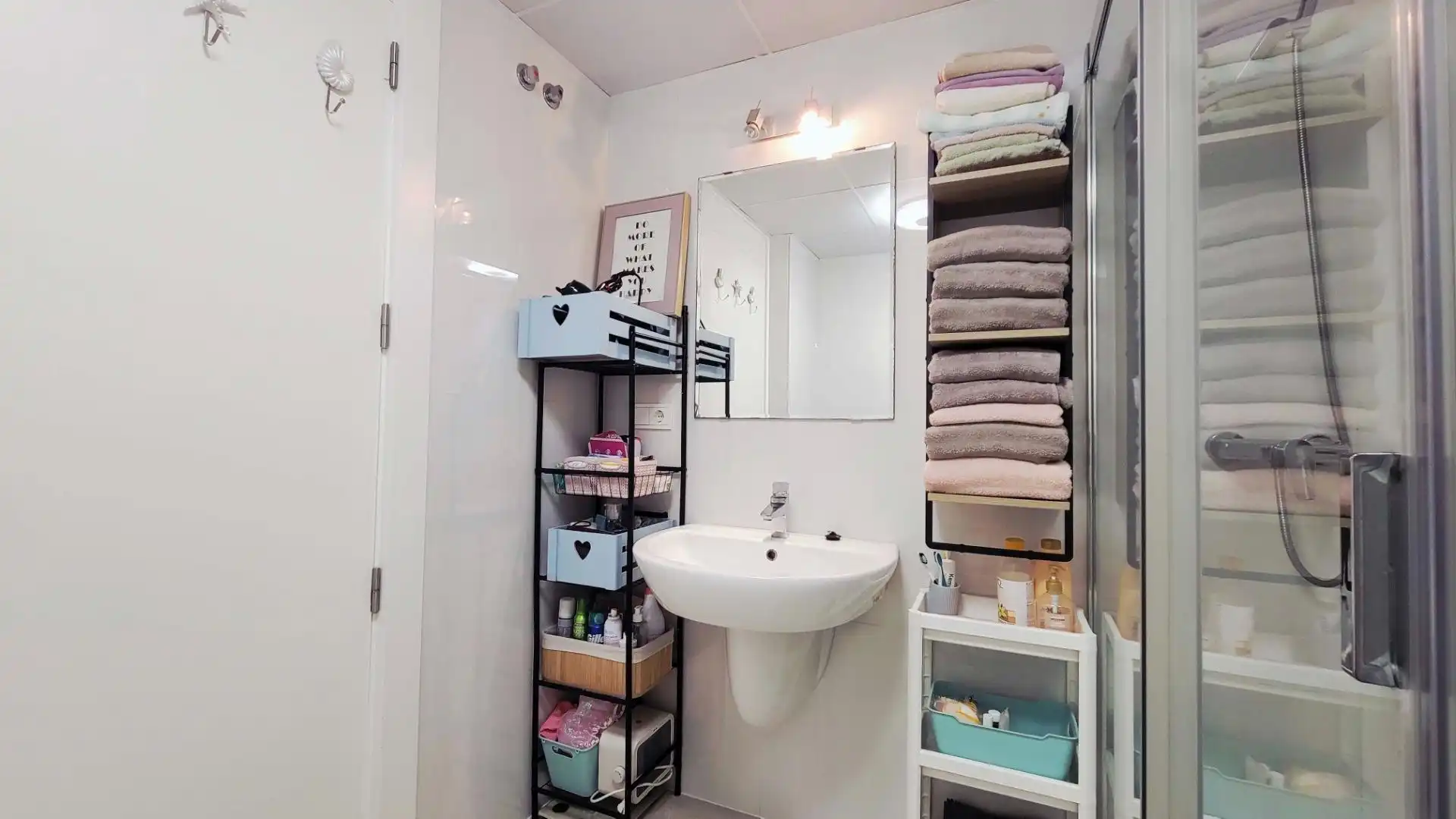 Badezimmer von Wohnungen zum Verkauf in Almería