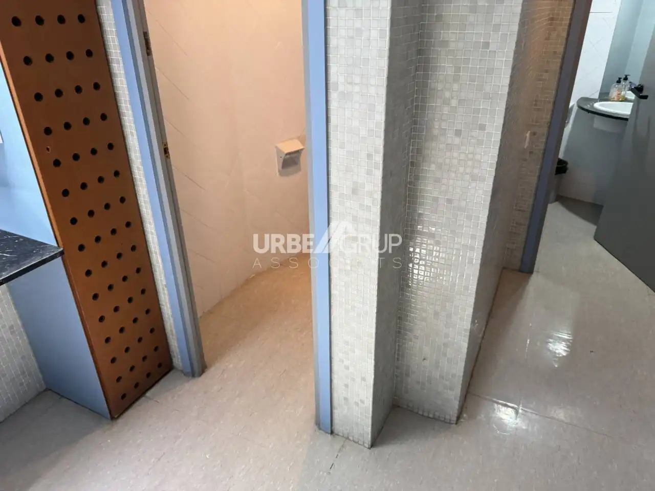 Badezimmer von Büro zur Miete in Terrassa mit Heizung