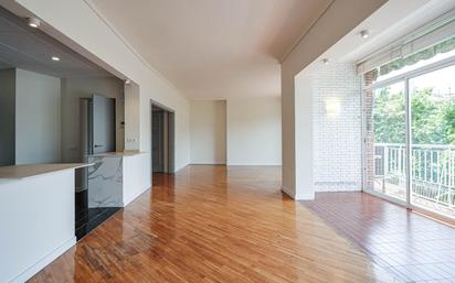 Flat to rent in  Barcelona Capital  with Air Conditioner, Heating and Balcony