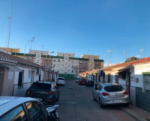 Exterior view of House or chalet for sale in  Sevilla Capital  with Air Conditioner and Terrace