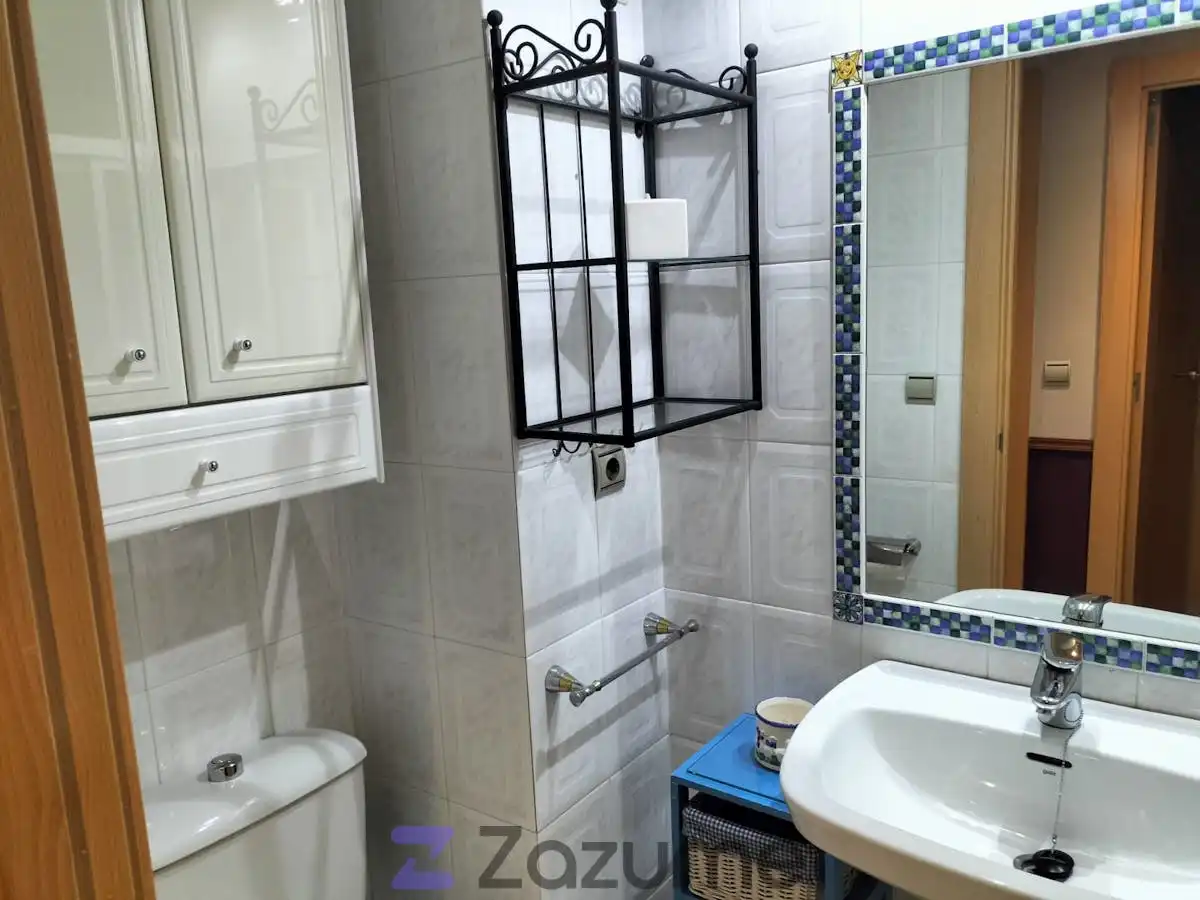 Baño de Piso de alquiler en Zaragoza con Aire acondicionado, Calefacción y Parquet