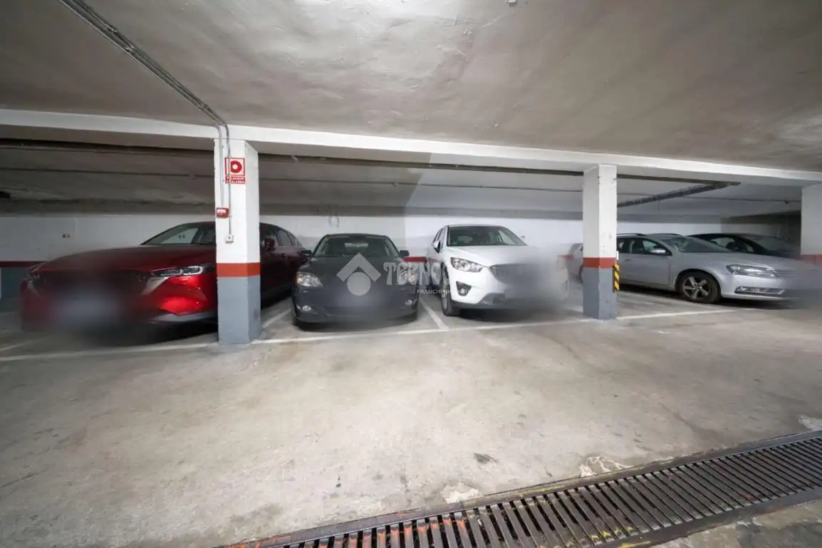 Parking de Piso en venta en Valladolid con Calefacción y Parquet