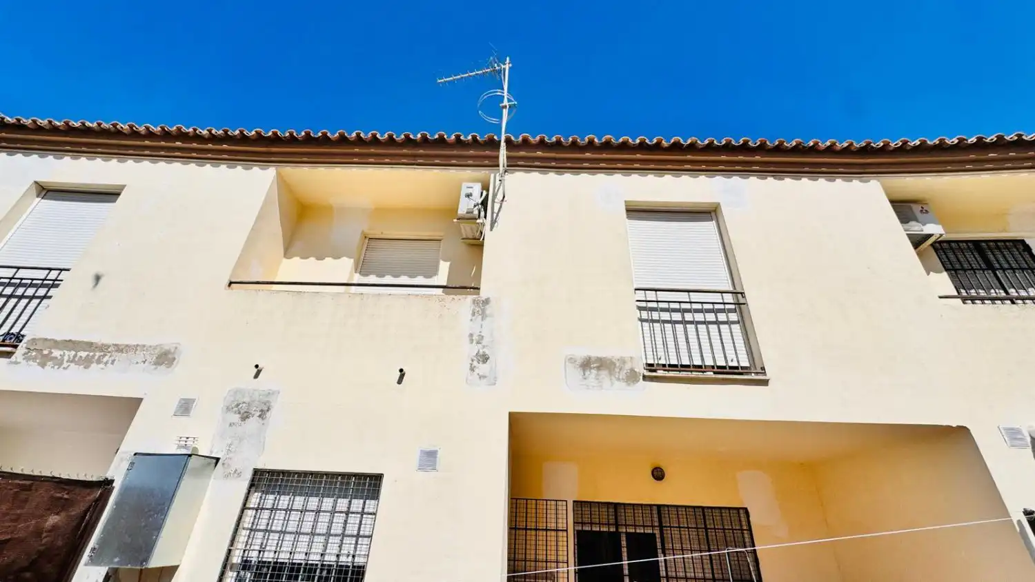 Vista exterior de Casa o xalet en venda en Lebrija amb Aire condicionat, Calefacció i Terrassa