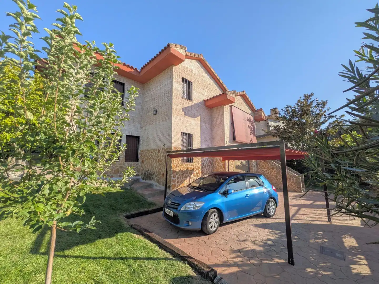 Vista exterior de Casa o xalet en venda en Valdeaveruelo amb Aire condicionat, Calefacció i Jardí privat