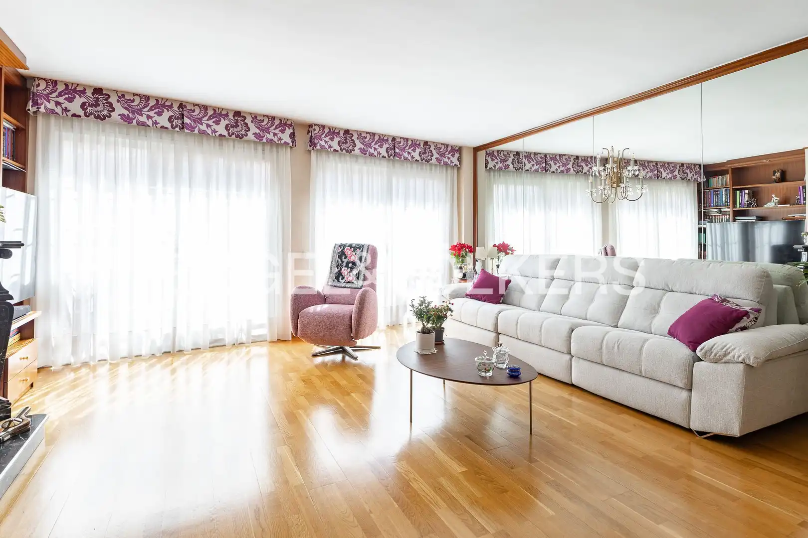 Sala d'estar de Casa o xalet en venda en Barcelona amb Aire condicionat, Calefacció i Parquet