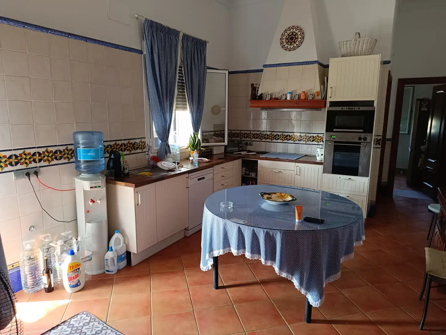 Cuina de Casa o xalet en venda en Carmona amb Aire condicionat, Jardí privat i Terrassa