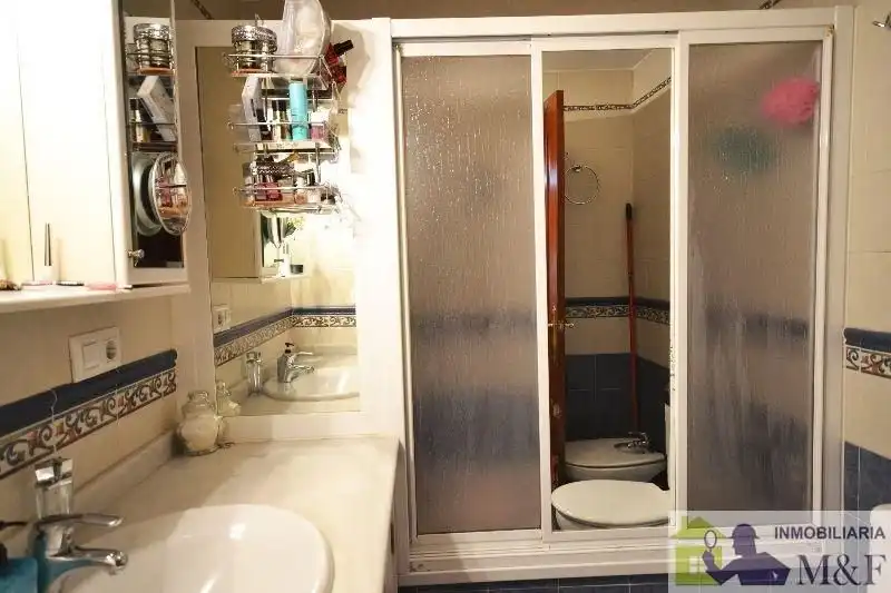 Baño de Piso en venta en Palma del Río con Aire acondicionado, Trastero y Amueblado