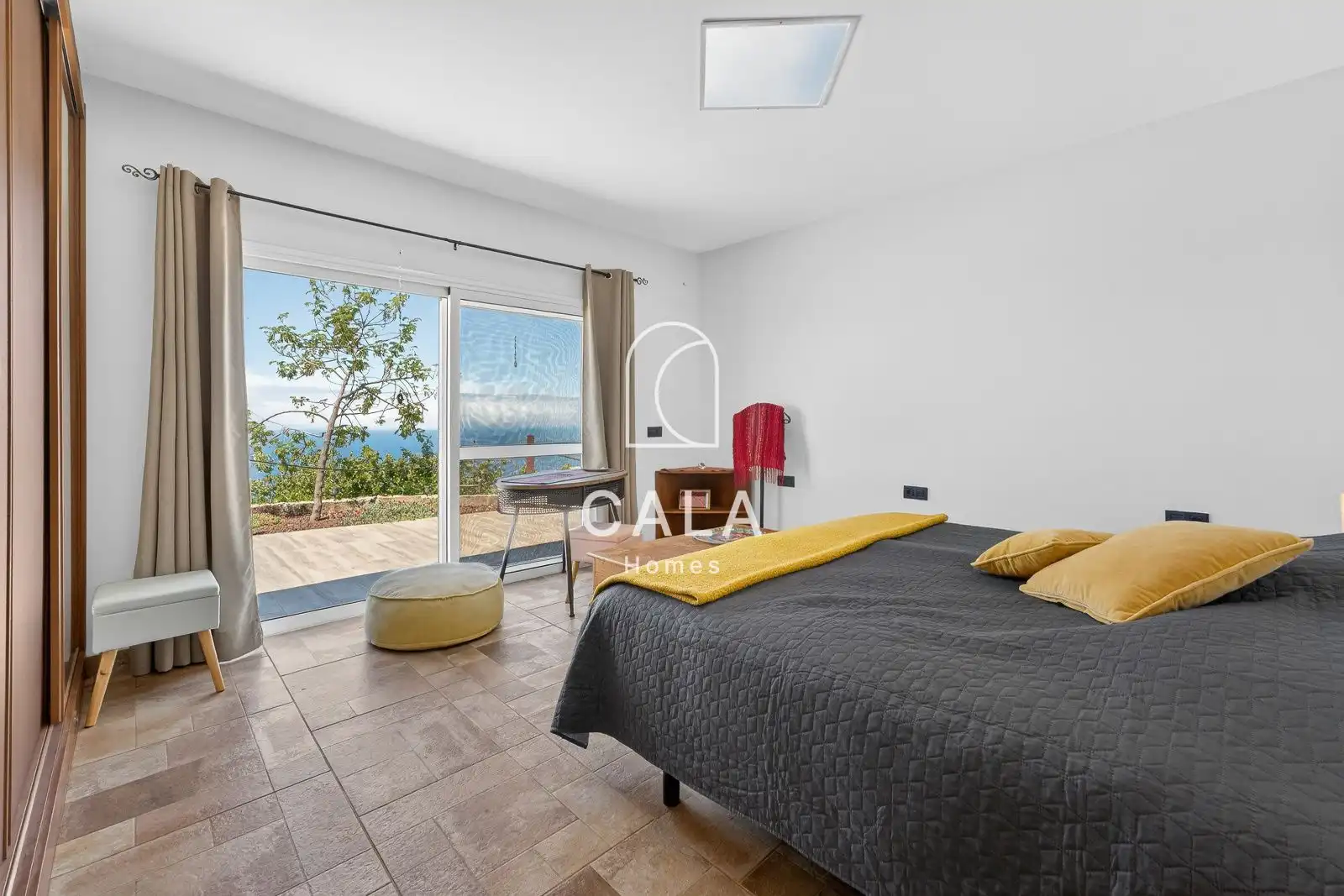Dormitori de Casa o xalet en venda en Guía de Isora amb Jardí privat, Terrassa i Traster