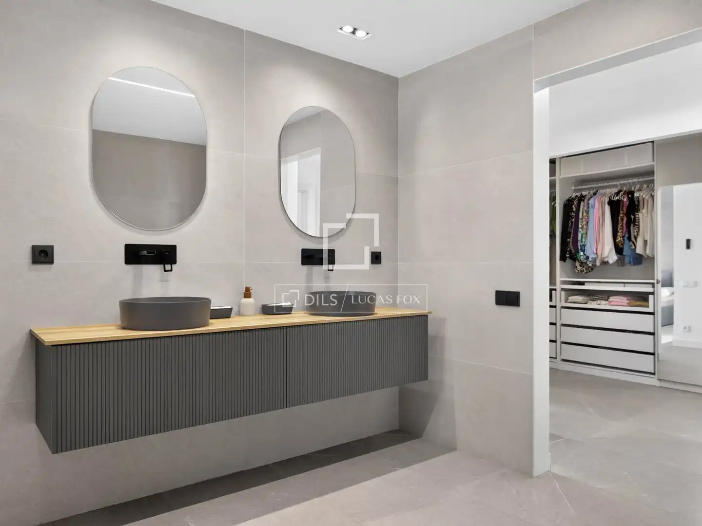 Bathroom of Houses for sale in Badalona  with Air Conditioner, Heating and Private garden