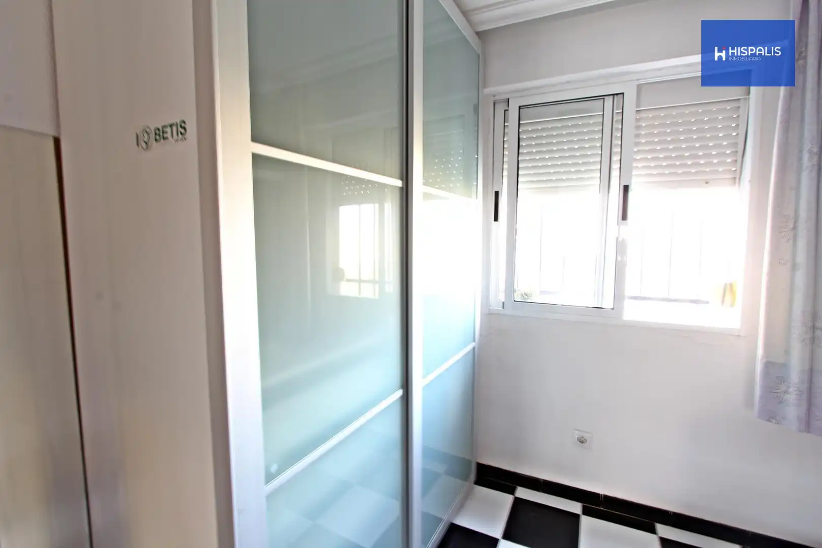Bedroom of Flat for sale in Sevilla  with Air Conditioner