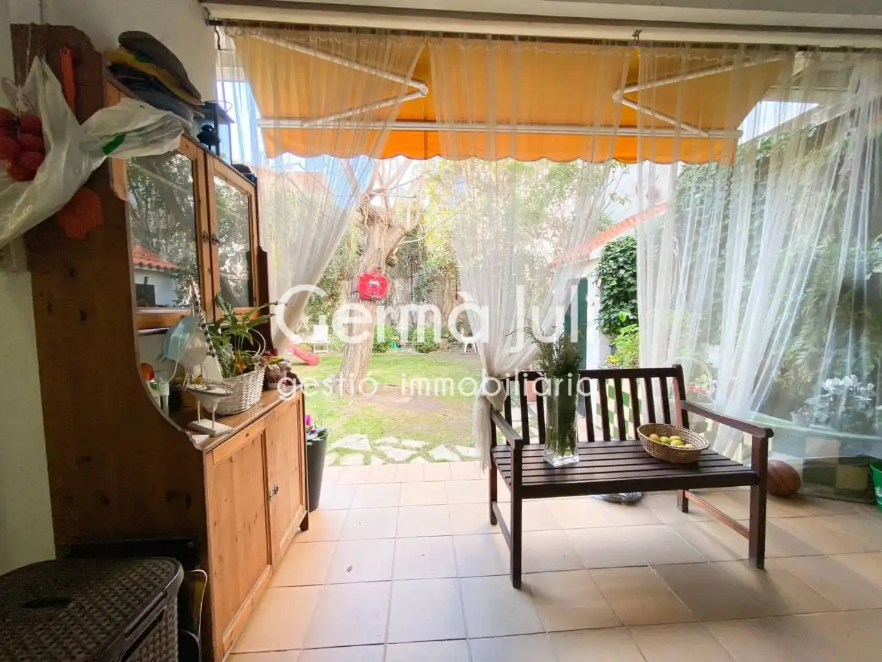 Garten von Einfamilien-Reihenhaus zum Verkauf in Badalona mit Klimaanlage, Heizung und Privatgarten