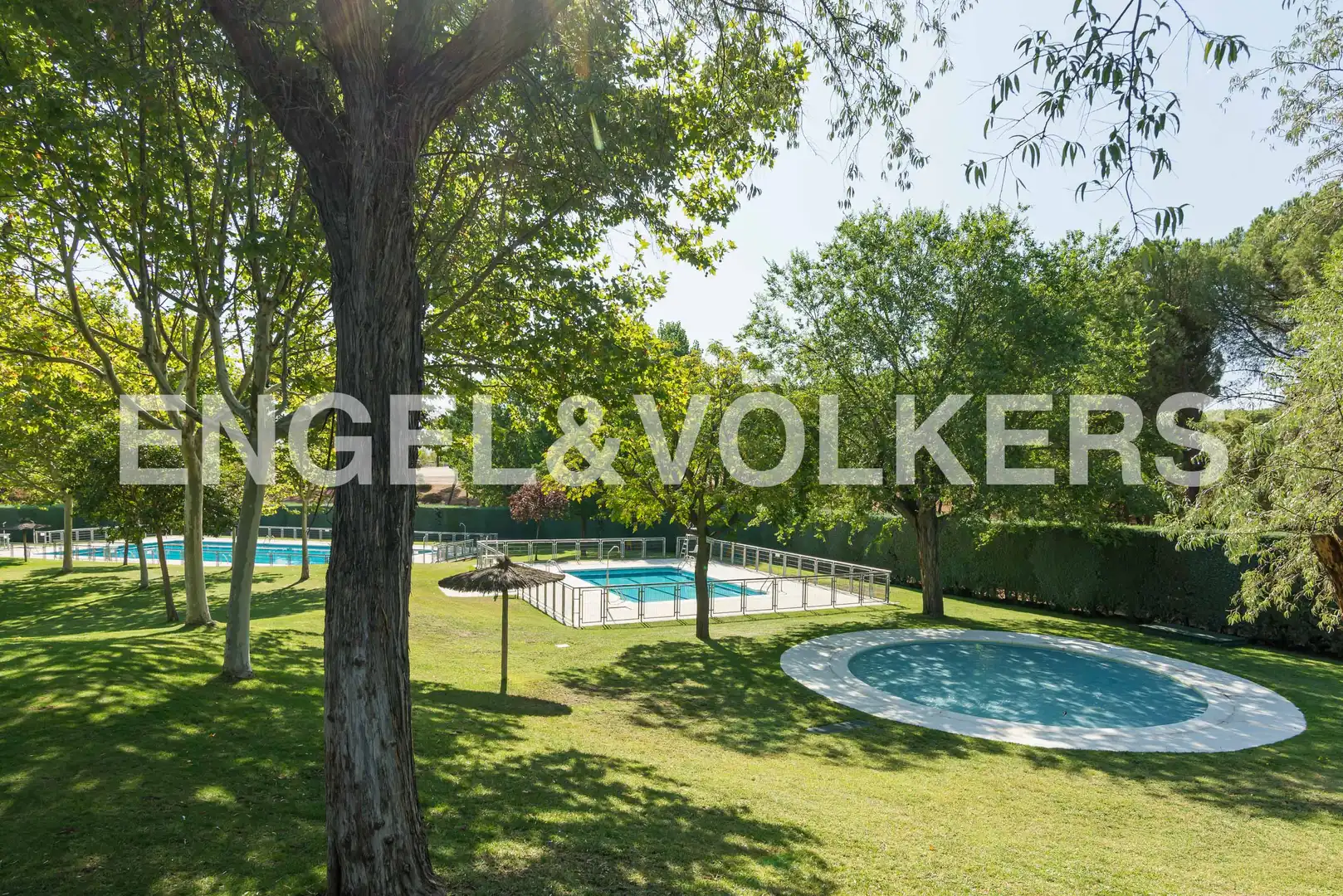 Swimming pool of Study for rent in Villanueva de la Cañada  with Air Conditioner, Heating and Private garden
