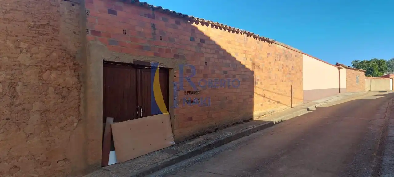 Vista exterior de Casa o xalet en venda en Fuentes de Carbajal amb Jardí privat