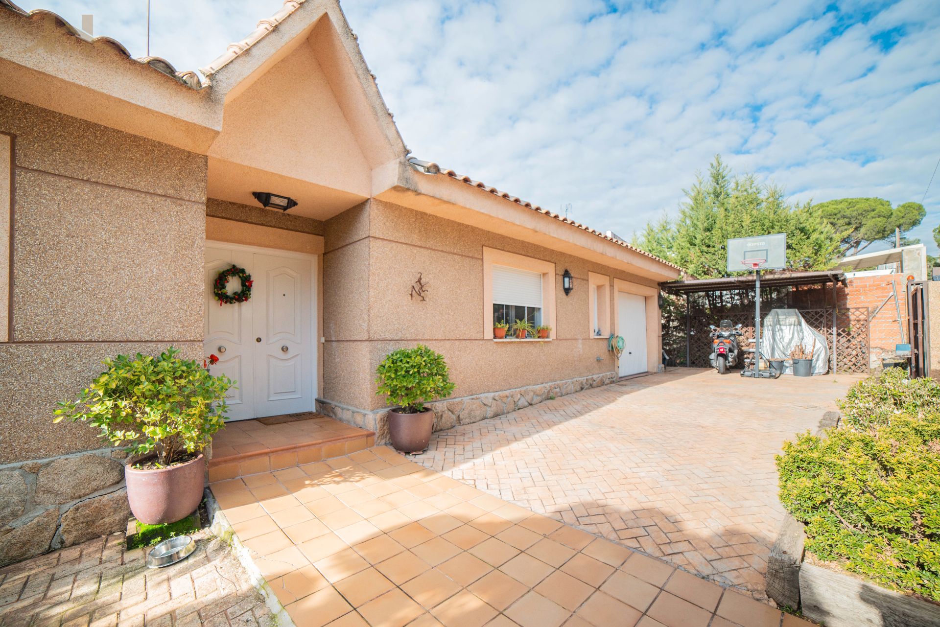 Exterior view of House or chalet for sale in Torrelodones  with Air Conditioner, Heating and Private garden