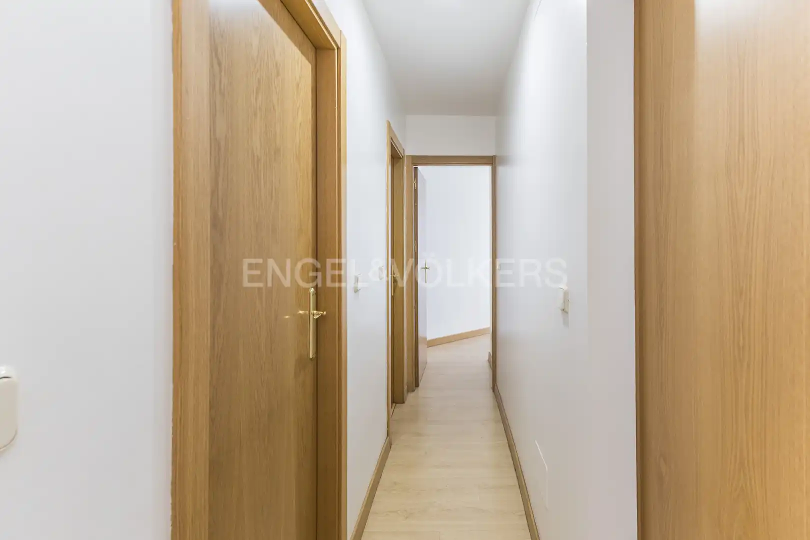 Flat for rent in Madrid  with Air Conditioner, Heating and Furnished