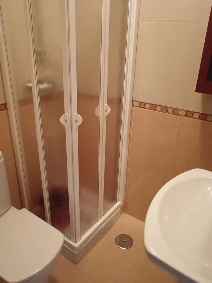 Badezimmer von Wohnung zur Miete in A Coruña Capital  mit Heizung, Terrasse und Möbliert
