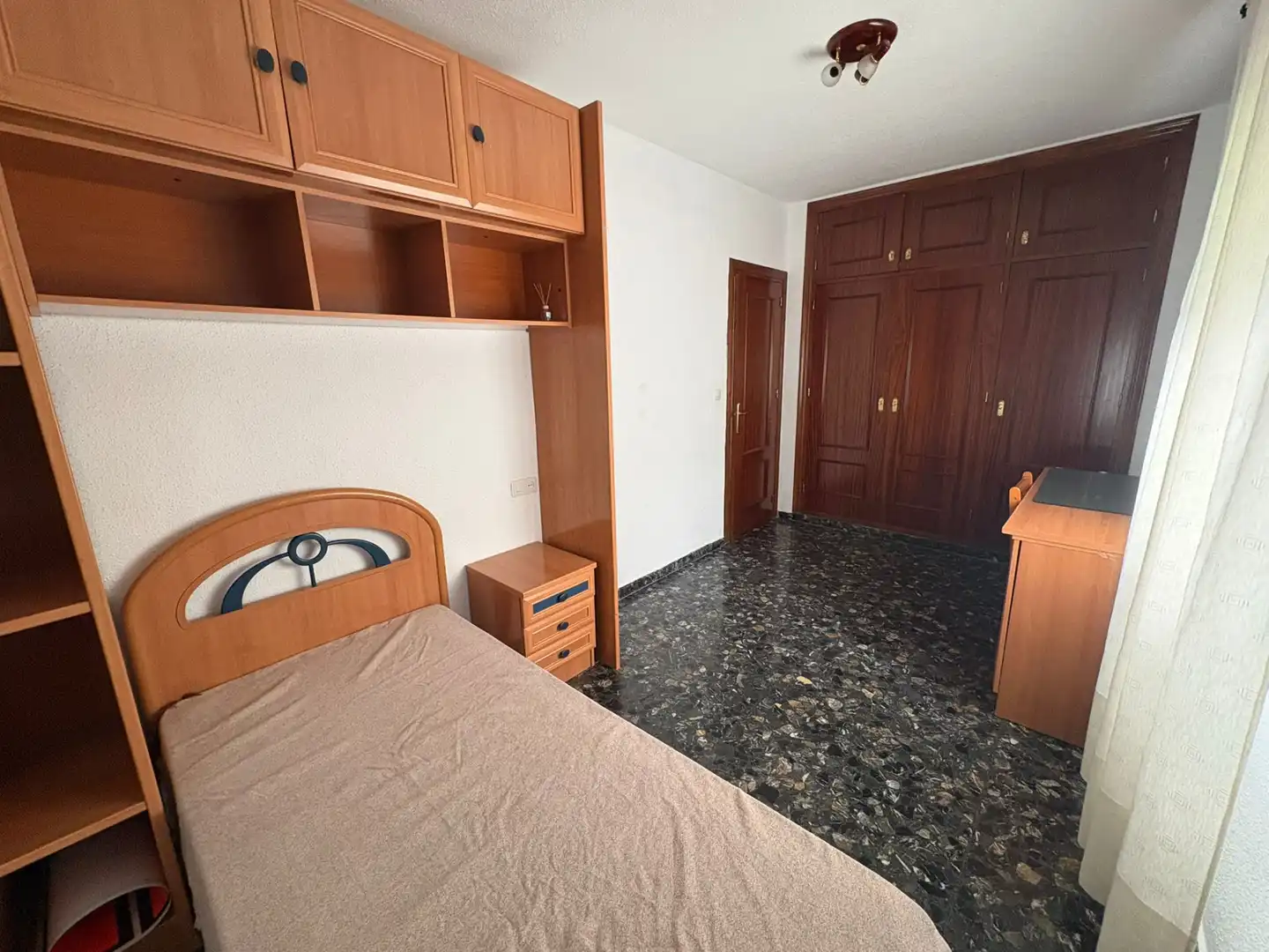 Schlafzimmer von Wohnung zum Verkauf in Loja mit Möbliert, Ofen und Waschmaschine