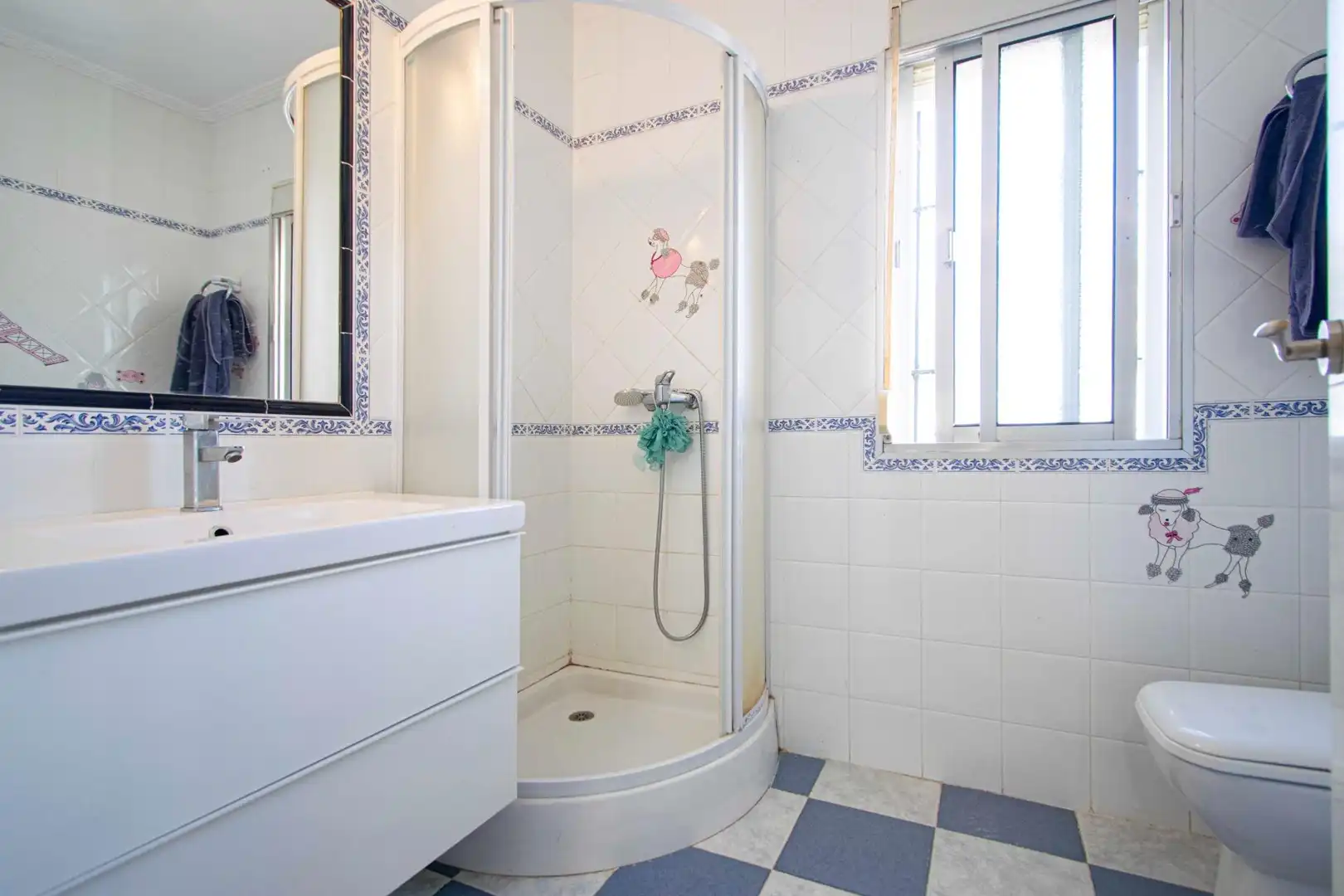 Bany de Casa o xalet en venda en La Rinconada amb Jardí privat i Piscina