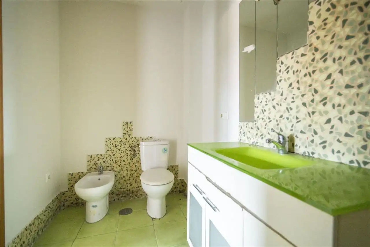 Bathroom of Houses for sale in Cuéllar  with Private garden, Terrace and Balcony