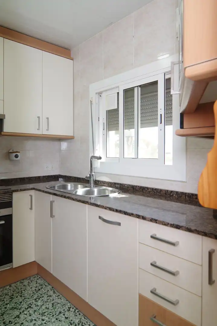 Cuina de Casa o xalet en venda en Sant Vicenç Dels Horts amb Aire condicionat, Calefacció i Jardí privat