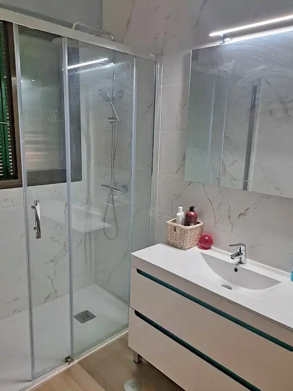 Badezimmer von Haus oder Chalet zum Verkauf in Navalagamella mit Heizung, Privatgarten und Parkett