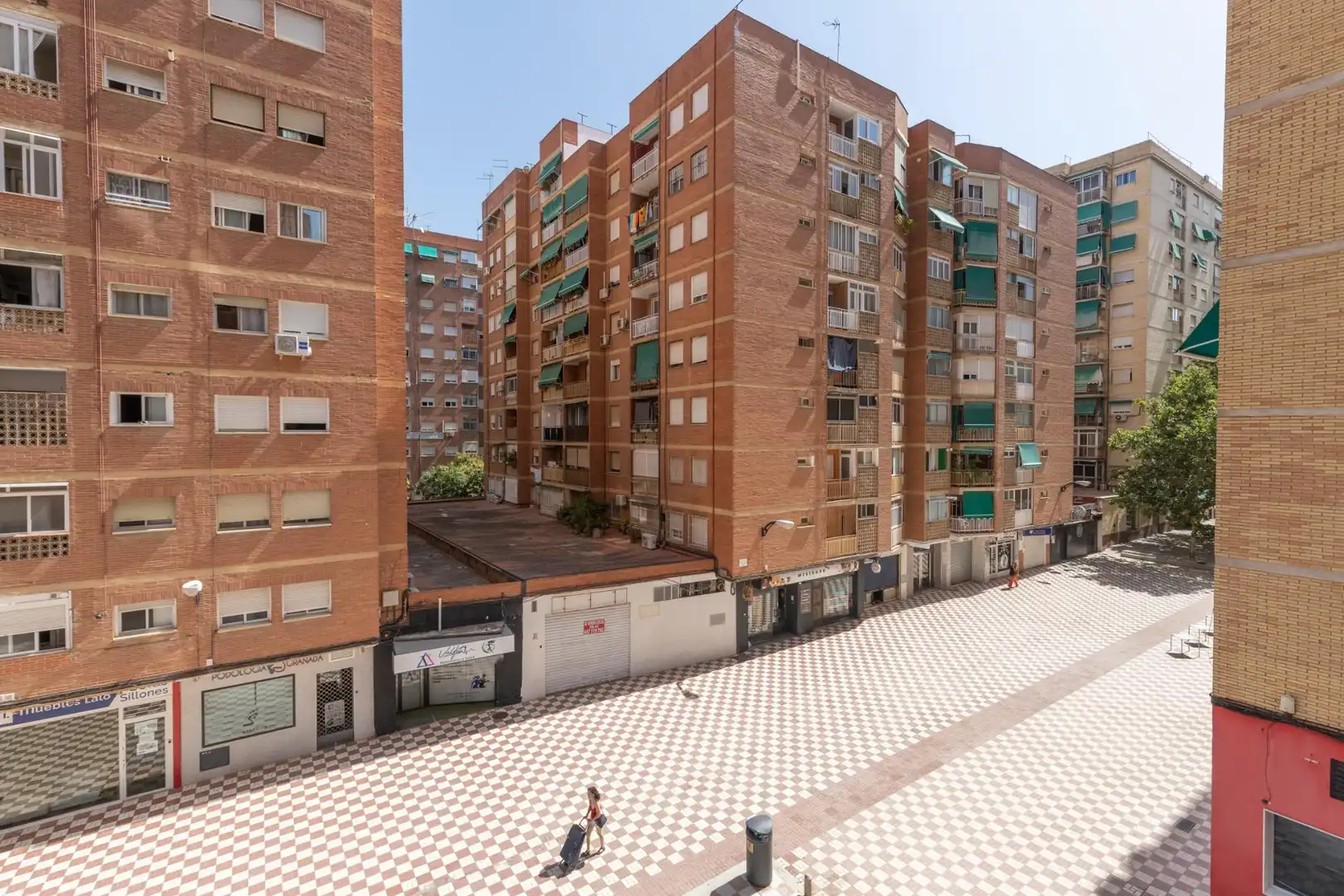 Vista exterior de Piso en venta en Granada con Terraza, Amueblado y Balcón