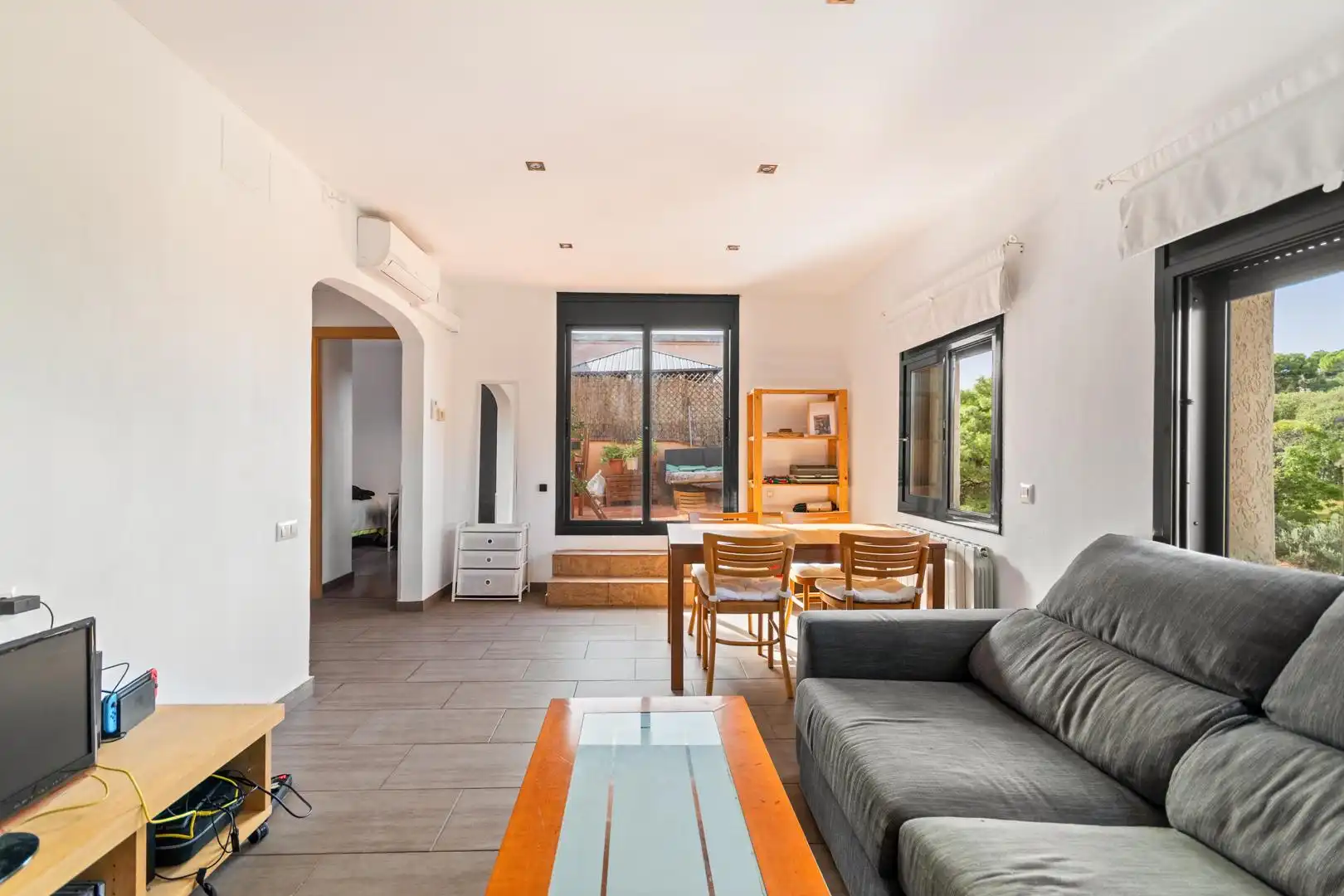 Wohnzimmer von Wohnung zum Verkauf in Barcelona mit Klimaanlage, Heizung und Terrasse