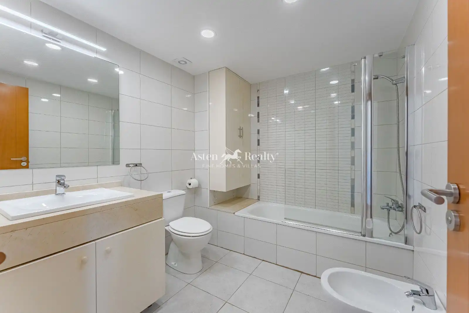 Baño de Local en venta en Adeje con Aire acondicionado, Amueblado y Internet
