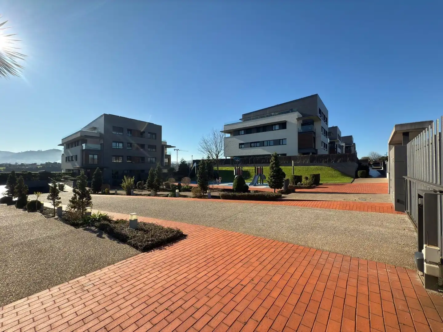 Vista exterior de Pis de lloguer en Gijón  amb Calefacció, Jardí privat i Terrassa