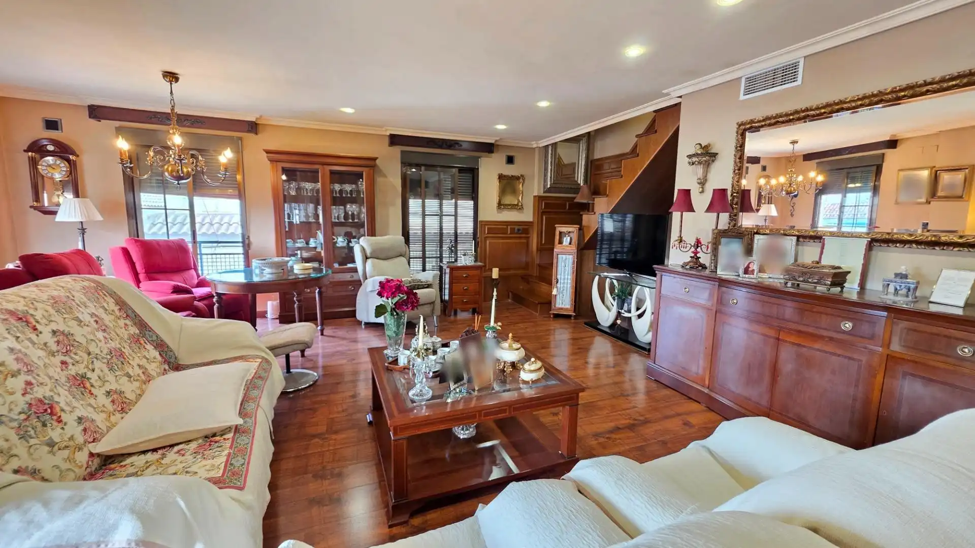 Sala d'estar de Dúplex en venda en San Felipe - El Almendral - La Merced