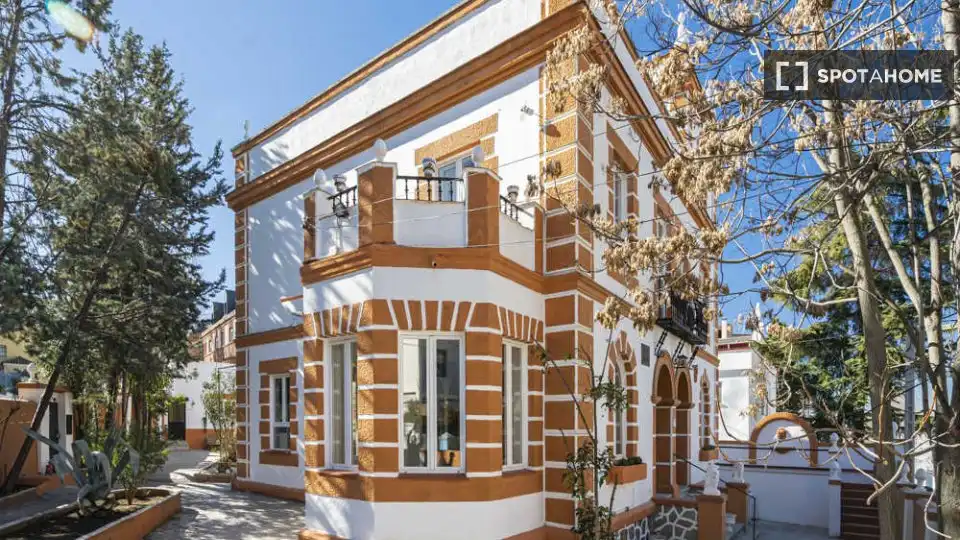 Exterior view of Flat for share in Madrid  with Air Conditioner, Terrace and Furnished