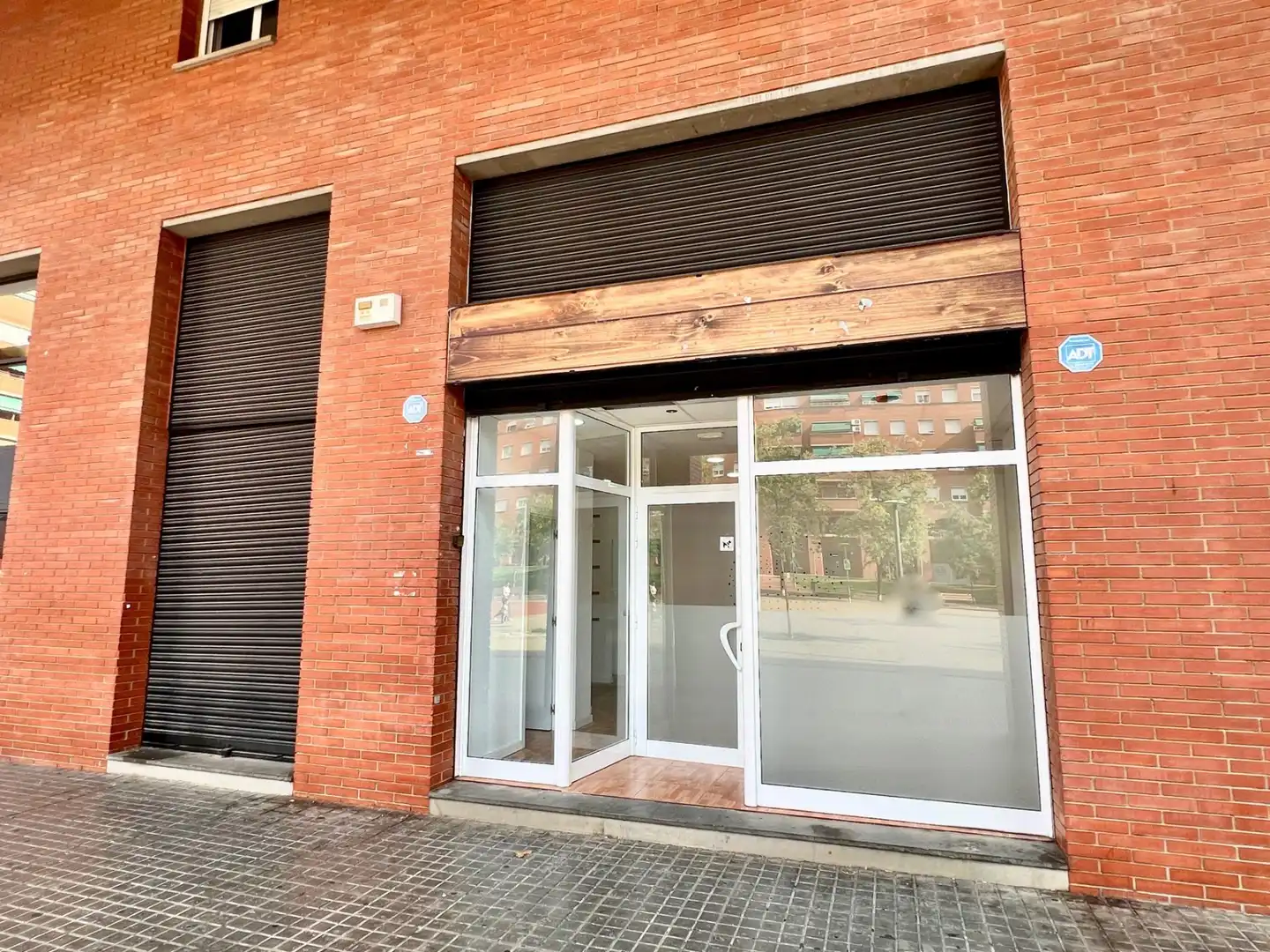 Vista exterior de Local en venda en Sabadell