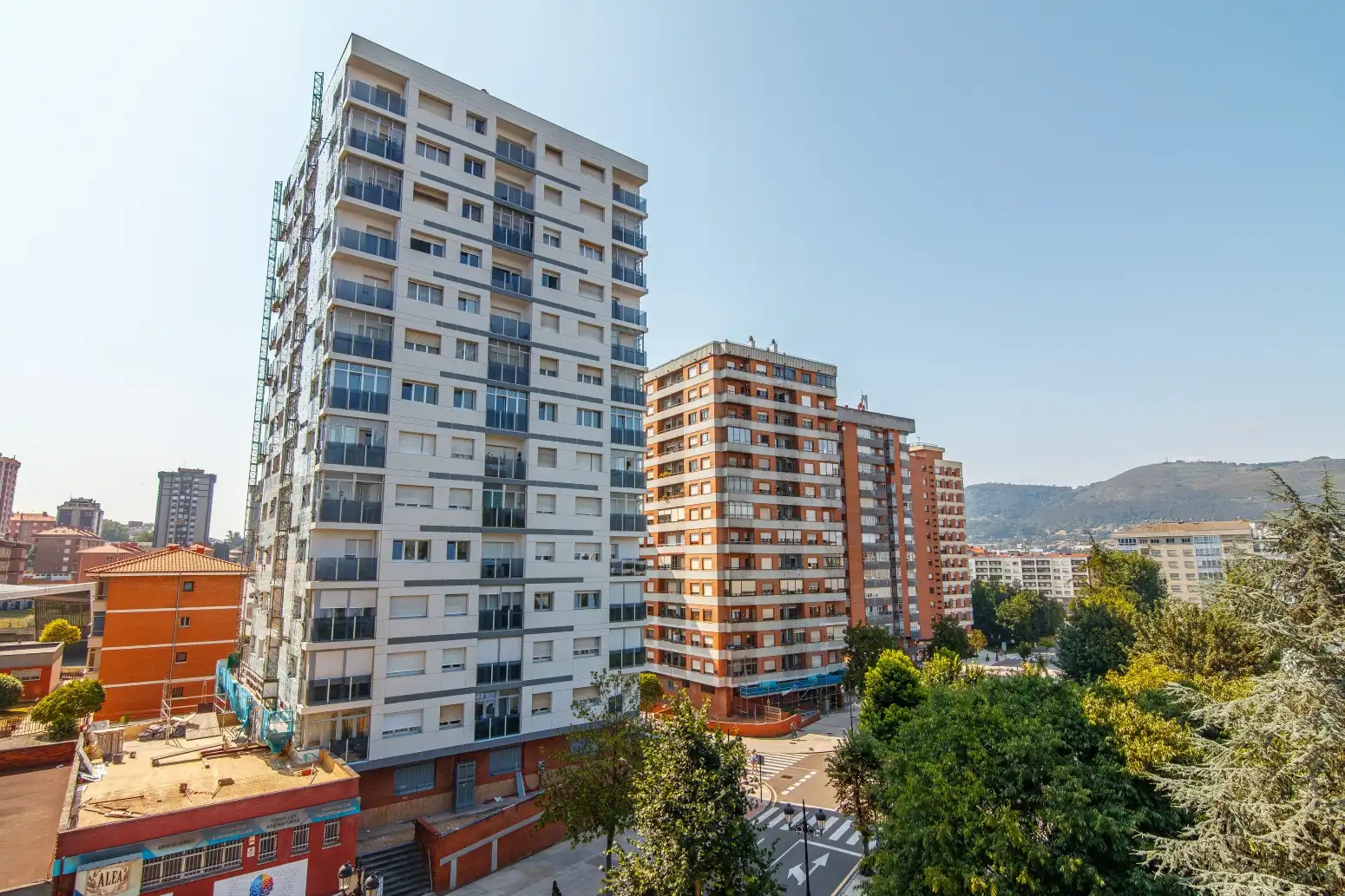 Vista exterior de Pis en venda en Oviedo  amb Calefacció, Terrassa i Traster
