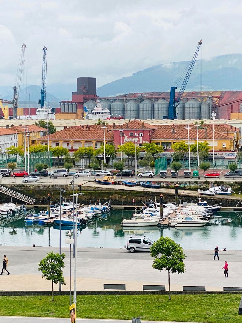 Vista exterior de Pis en venda en Santander amb Parquet, Forn i Rentadora