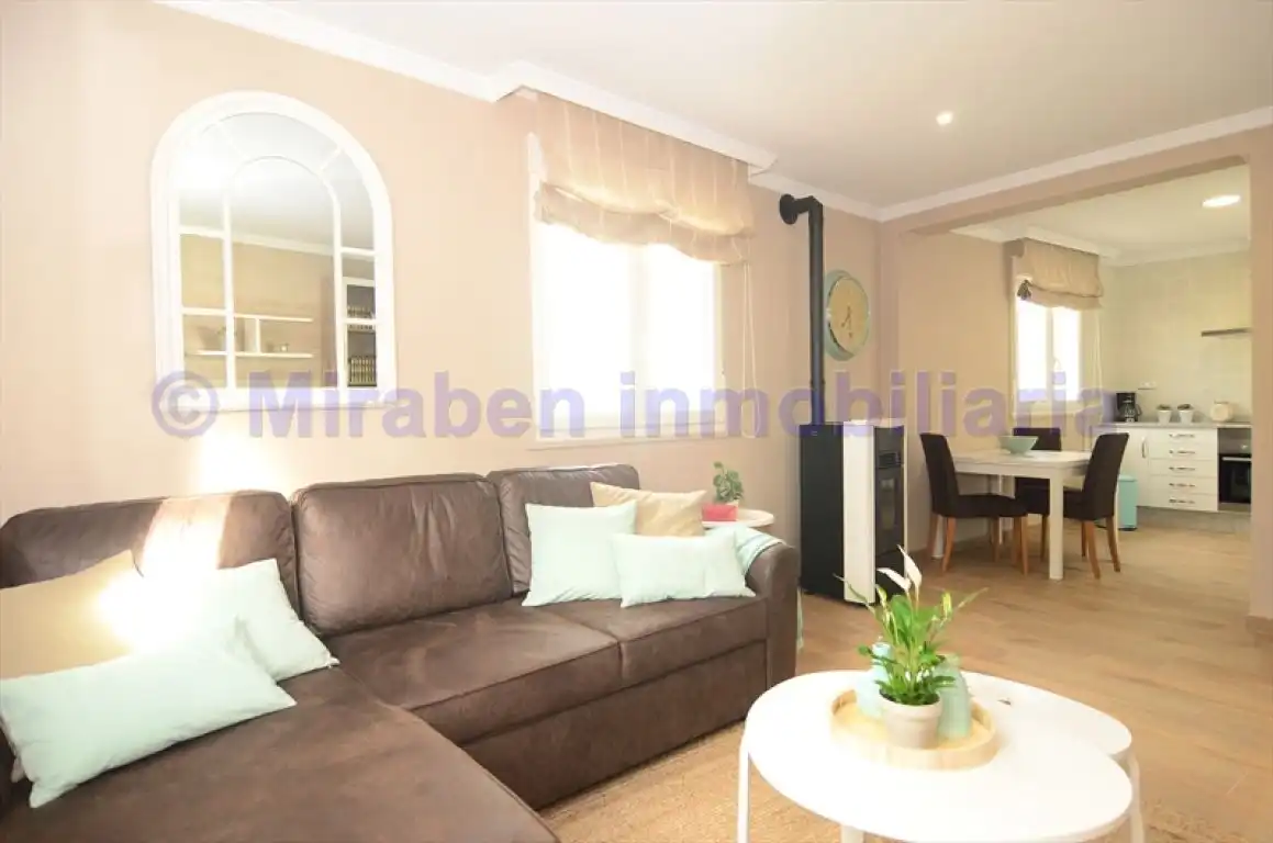 Sala de estar de Piso de alquiler en Boiro con Calefacción, Terraza y Amueblado